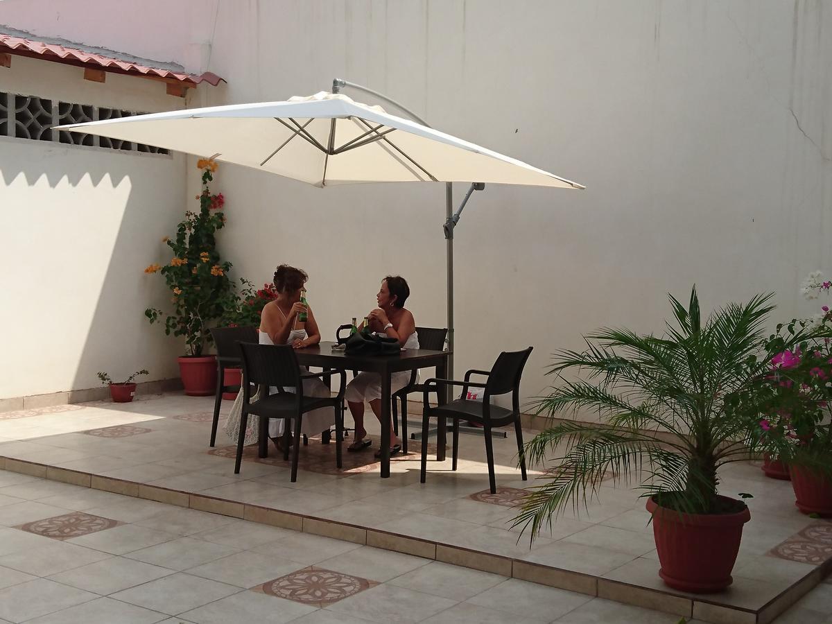 Hotel Las Palmas เอสเมรัลดาส ภายนอก รูปภาพ