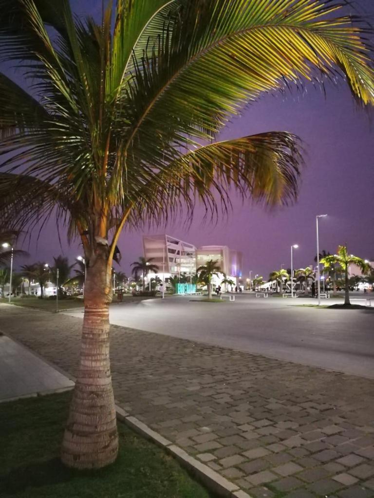 Hotel Las Palmas เอสเมรัลดาส ภายนอก รูปภาพ